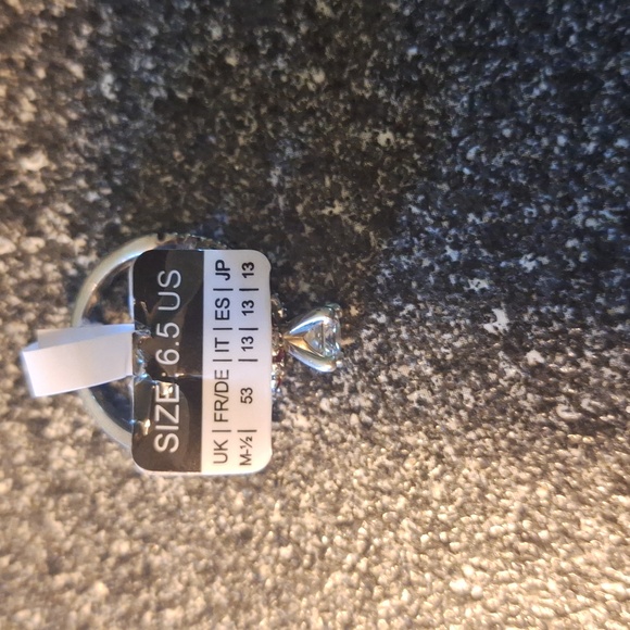 Engagement ring - Picture 4 of 7